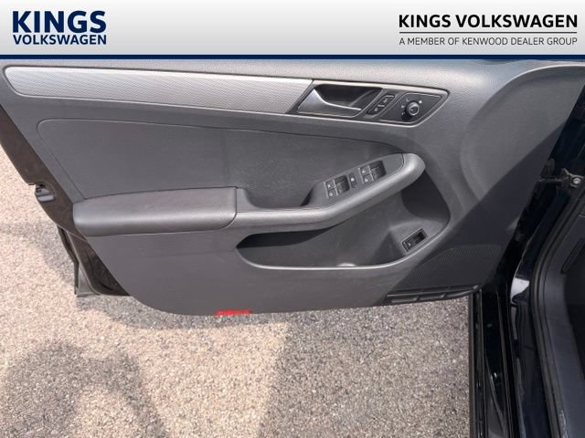 Used 2015 Volkswagen Jetta SE FWD image 8