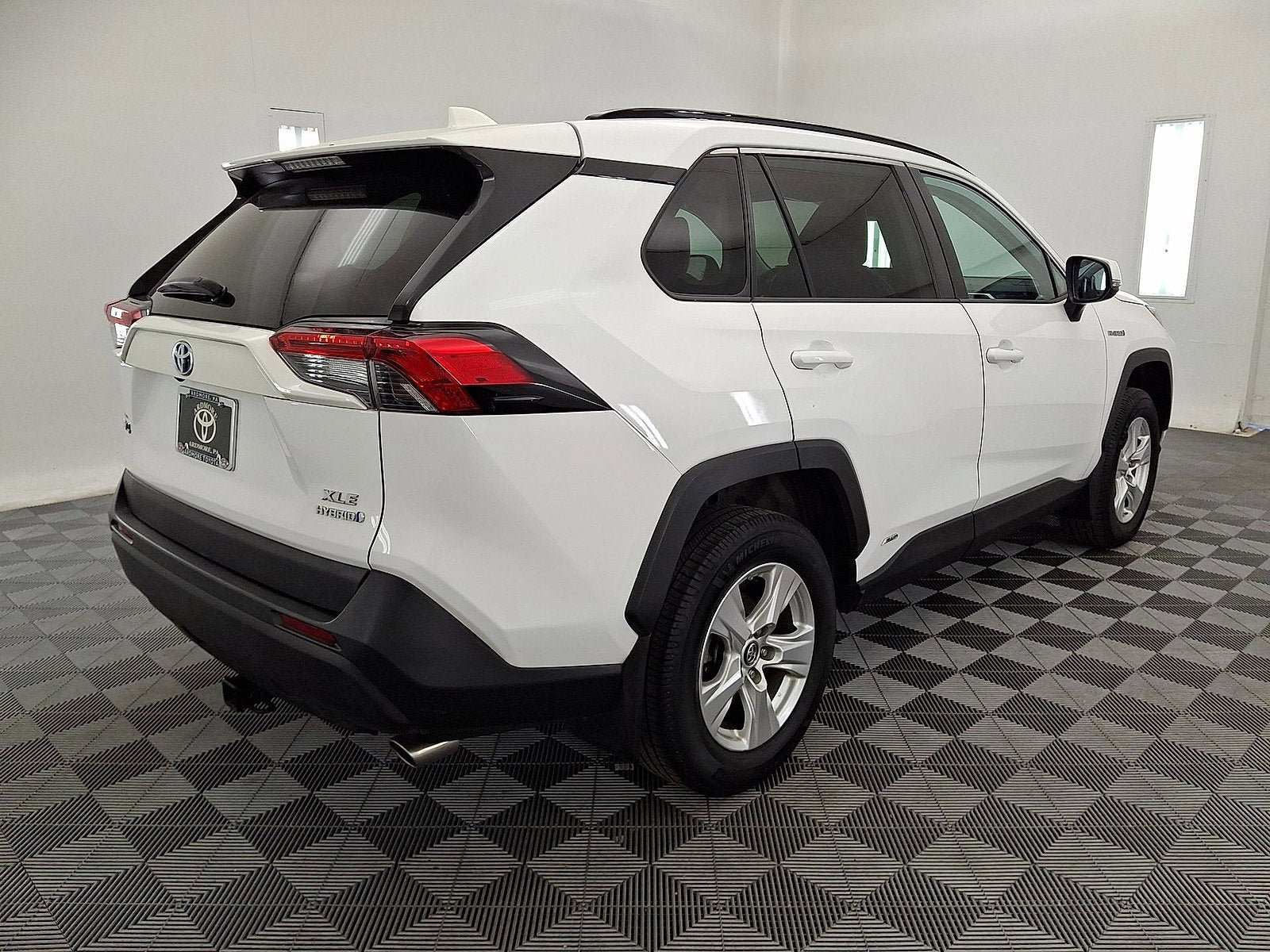 Certified 2019 Toyota RAV4 XLE w/ Carpet Mat Package AWD/4WD image 17