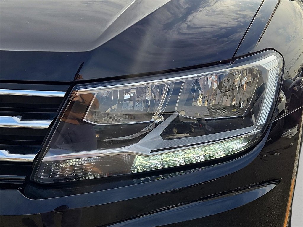 Used 2018 Volkswagen Tiguan SEL image 9