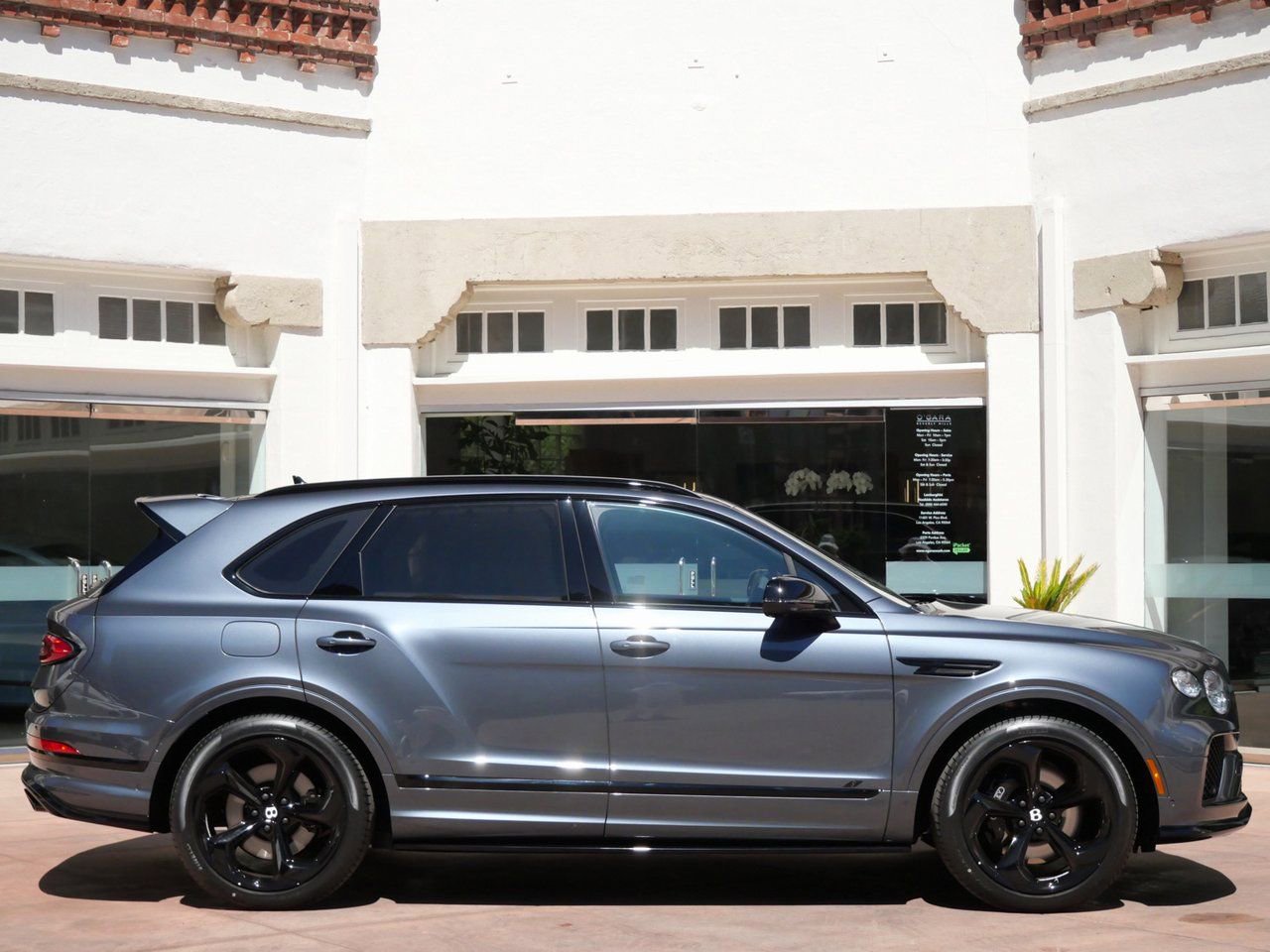 Used 2025 Bentley Bentayga image 5