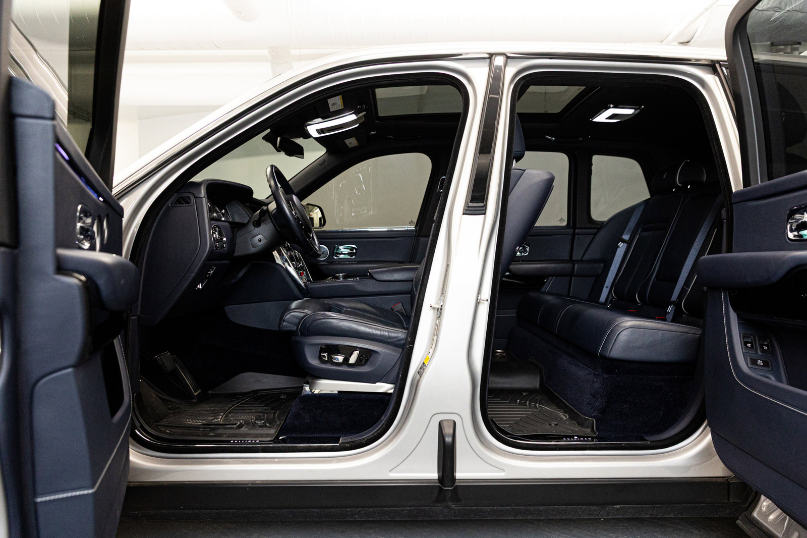 Used 2020 Rolls-Royce Cullinan image 18