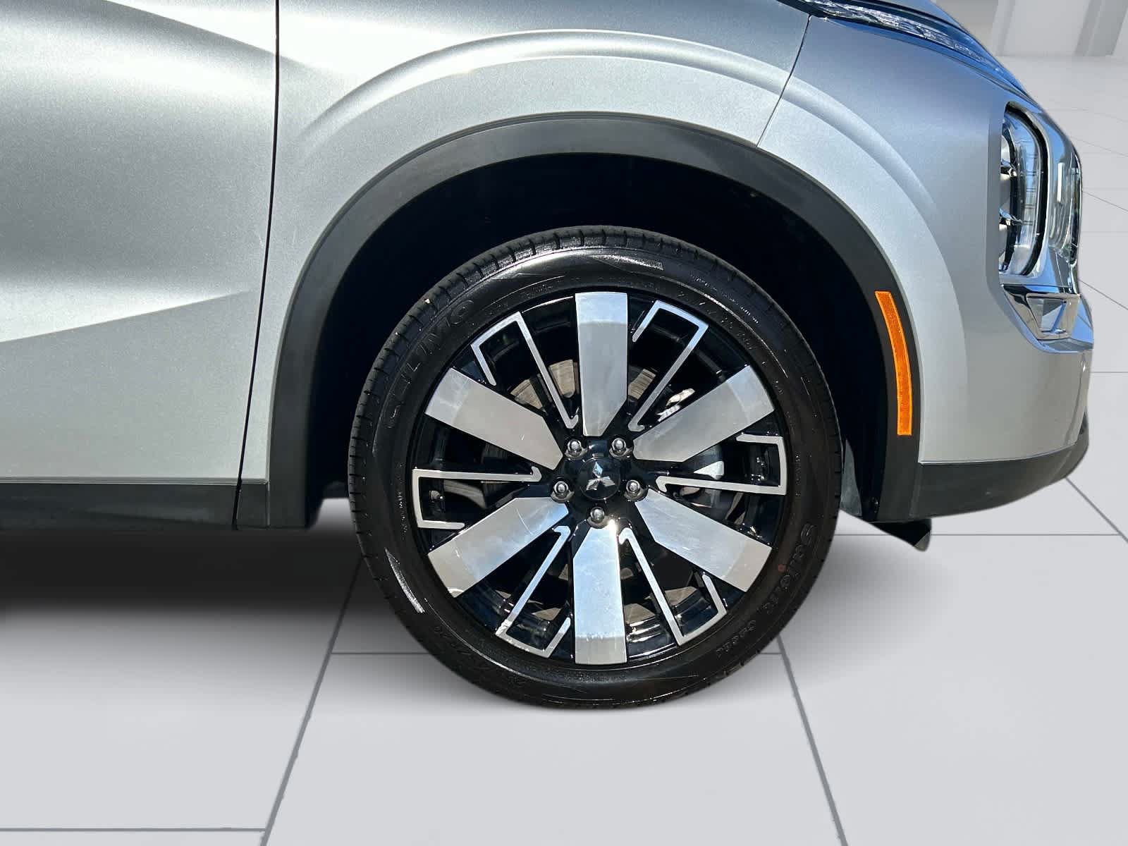 Used 2025 Mitsubishi Outlander SE AWD/4WD image 13