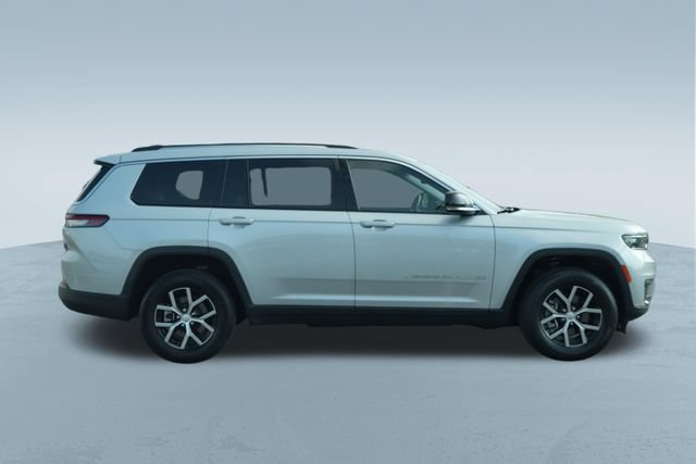Used 2023 Jeep Grand Cherokee L Limited AWD/4WD image 10