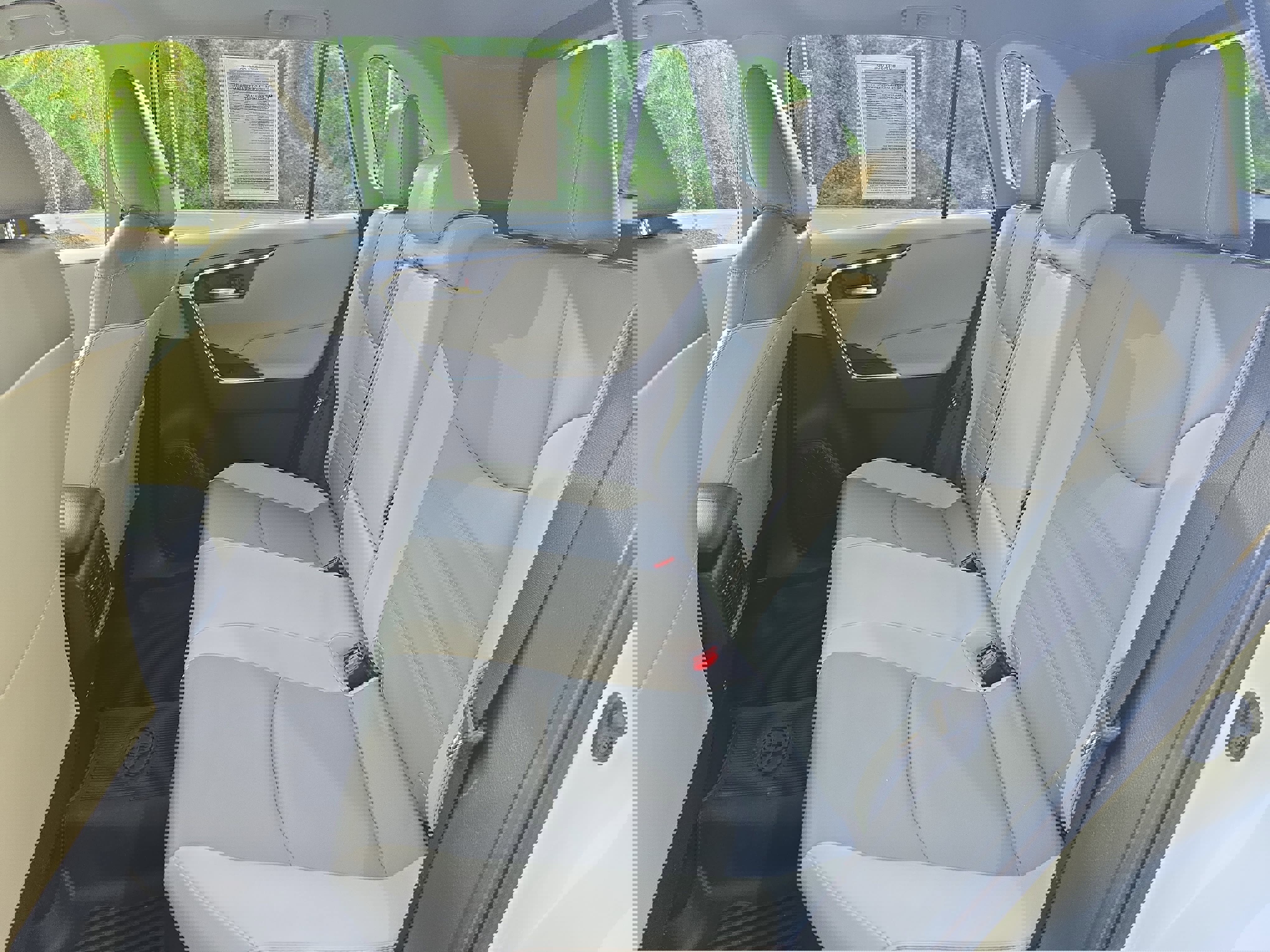 Used 2022 Toyota RAV4 XLE Premium image 16