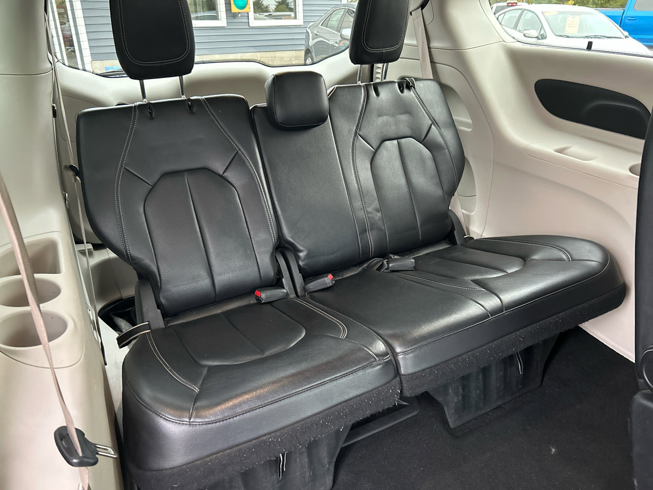 Used 2022 Chrysler Pacifica Touring-L image 25