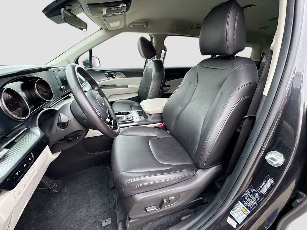 Used 2023 Kia Carnival LX image 26