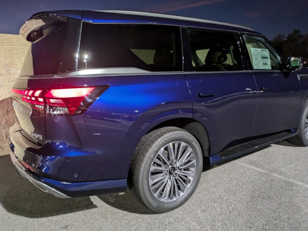 Used 2025 INFINITI QX80 Sensory AWD/4WD image 4