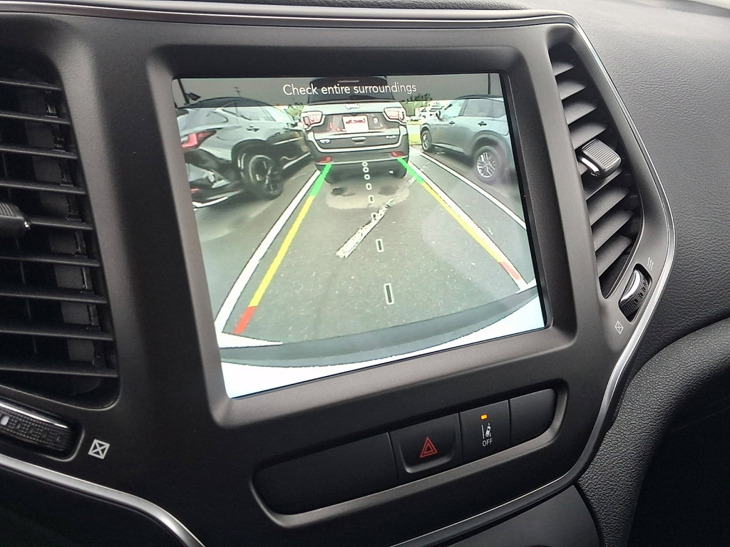 Used 2022 Jeep Cherokee Trailhawk w/ Trailer Tow Group AWD/4WD image 27