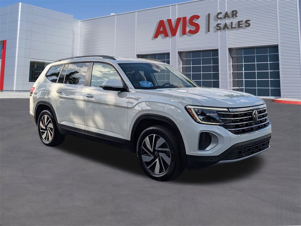 Used 2025 Volkswagen Atlas SE image 3