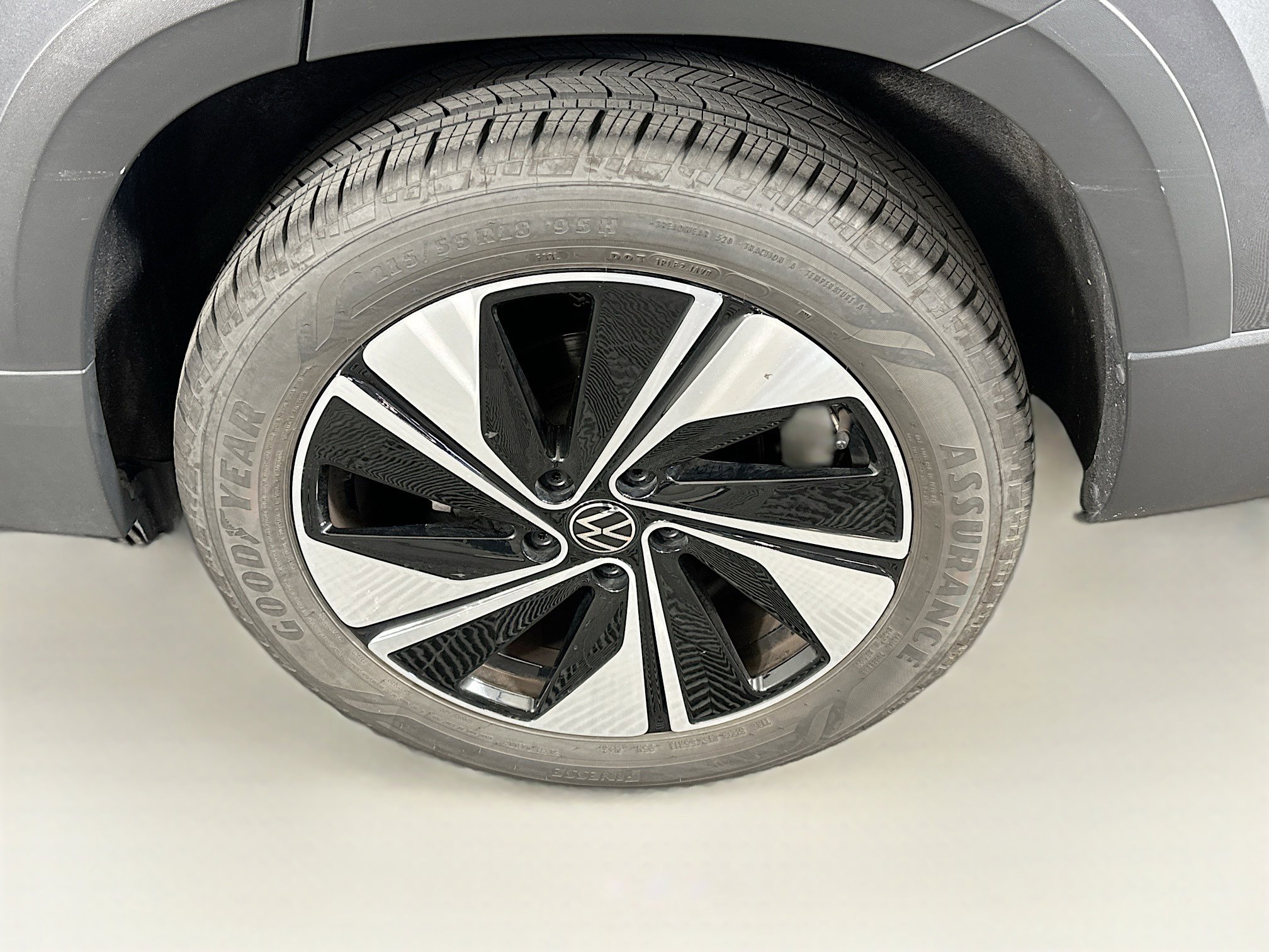 Used 2025 Volkswagen Taos SE AWD/4WD image 11
