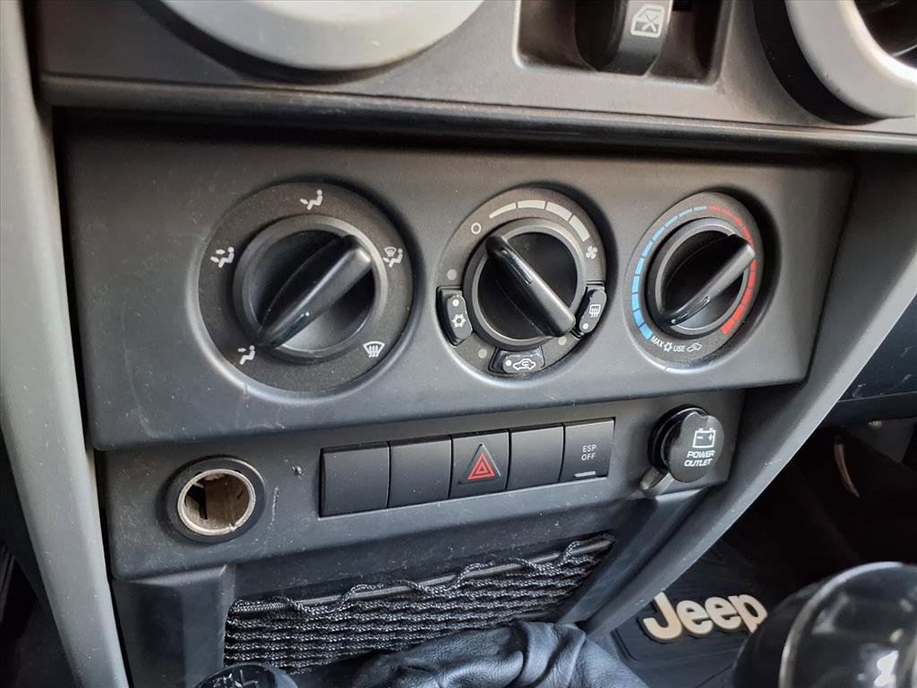 Used 2009 Jeep Wrangler Unlimited Sahara w/ Dual Top Group image 20