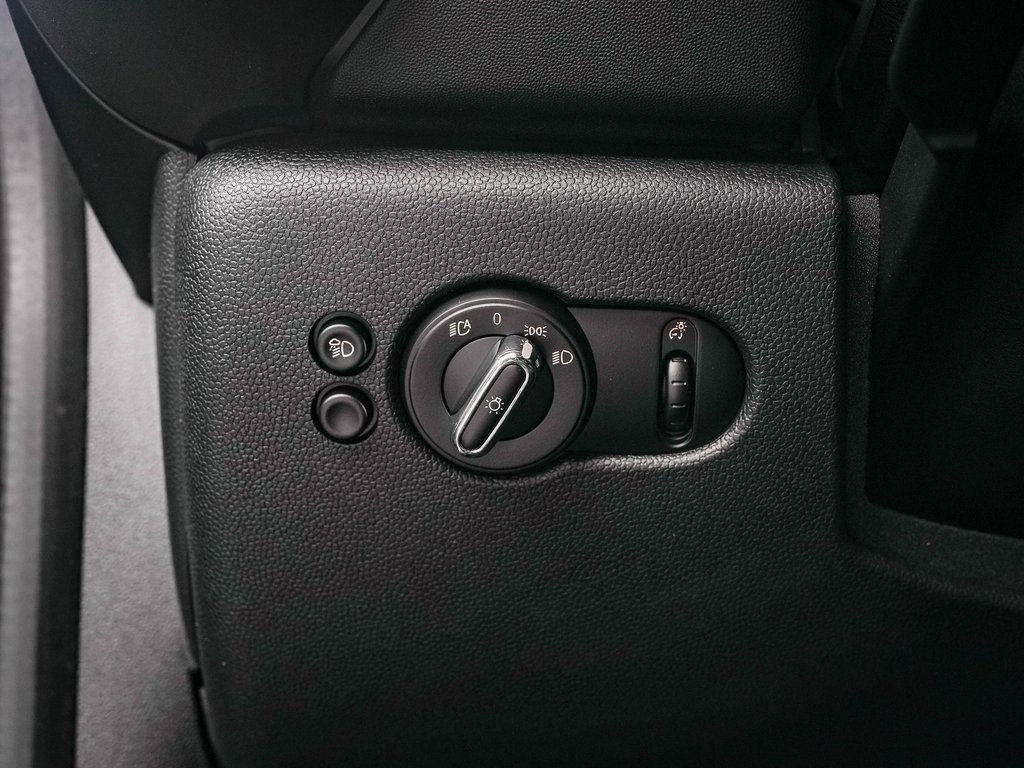 Used 2023 MINI Cooper SE image 39