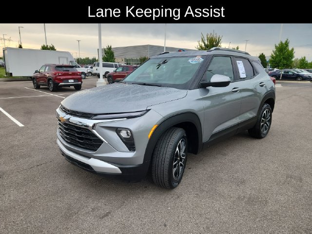 Used 2025 Chevrolet TrailBlazer LT AWD/4WD image 3