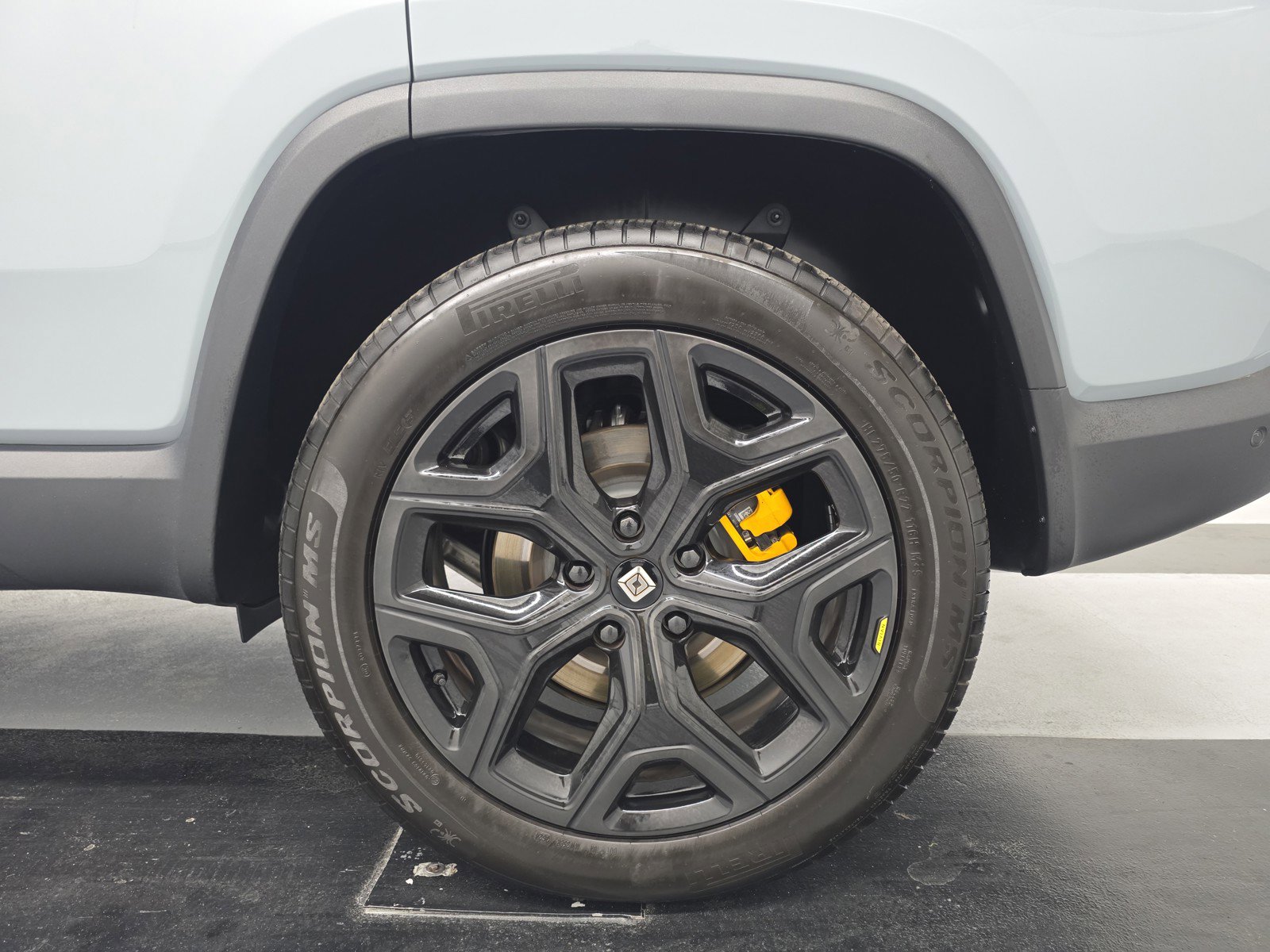 Used 2024 Rivian R1S Adventure AWD/4WD image 10