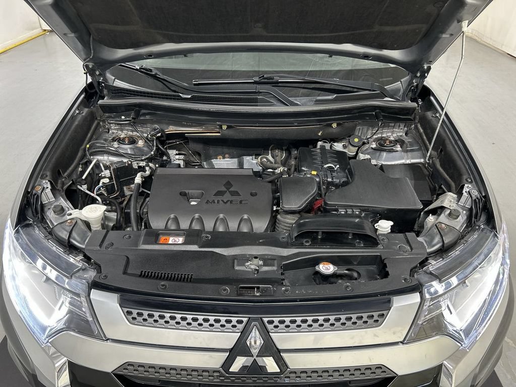 Used 2020 Mitsubishi Outlander SE AWD/4WD image 24