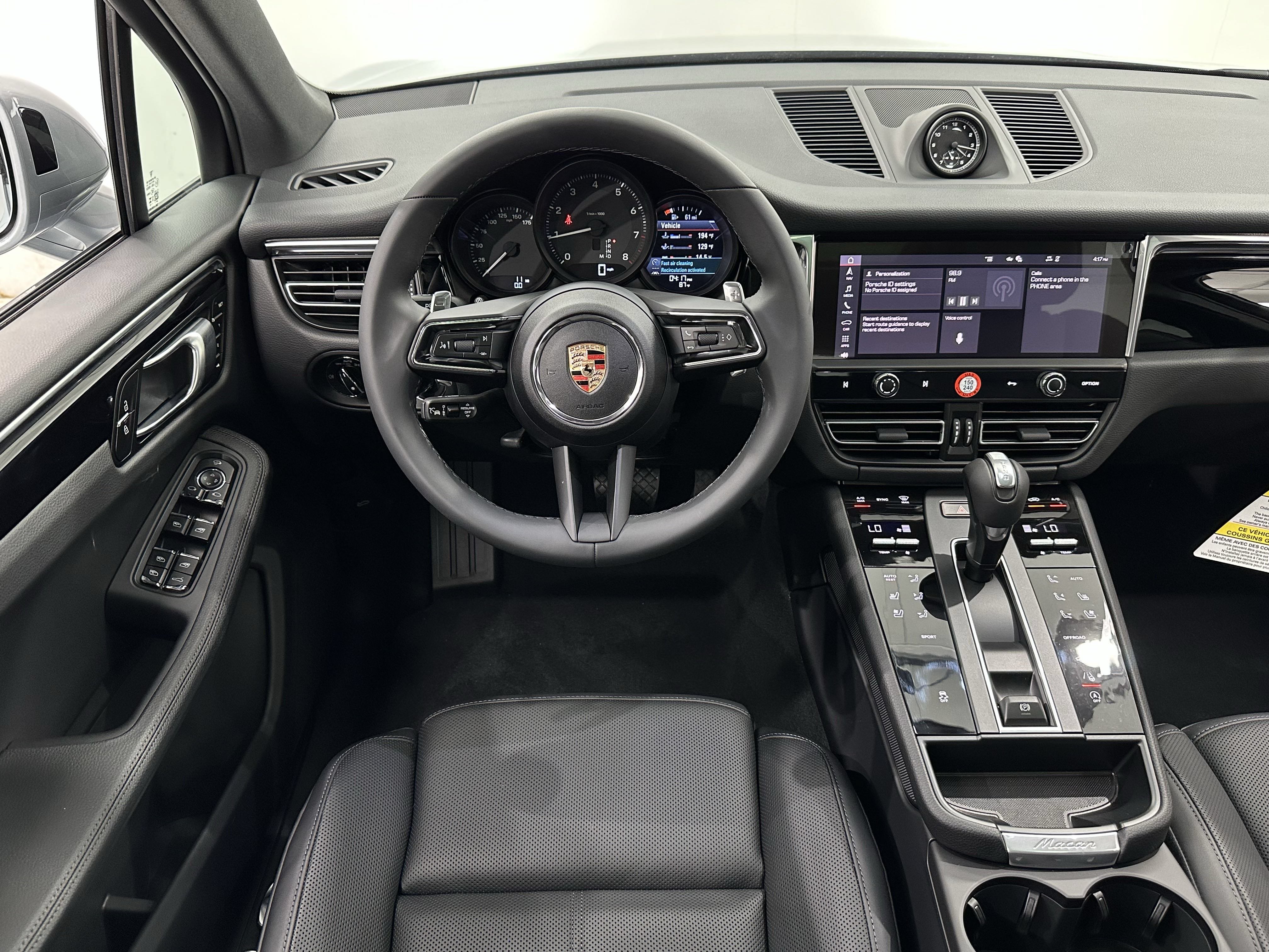 Used 2025 Porsche Macan AWD/4WD image 25