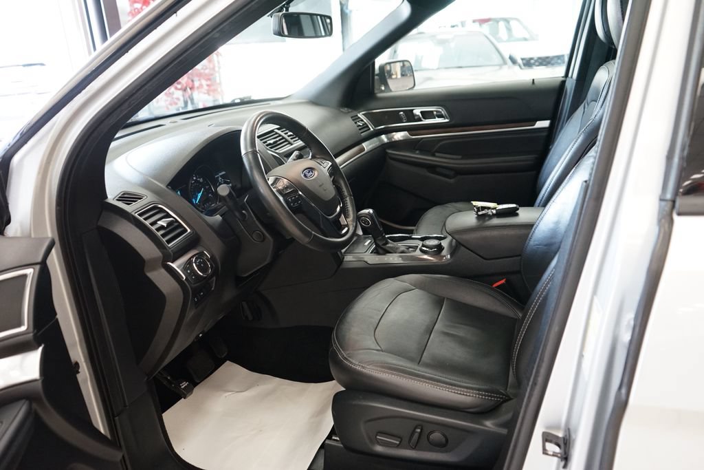 Used 2019 Ford Explorer Limited w/ Class III Trailer Tow Package AWD/4WD image 28