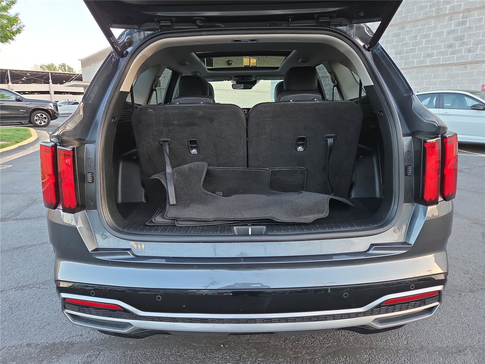 Certified 2023 Kia Sorento SX image 5