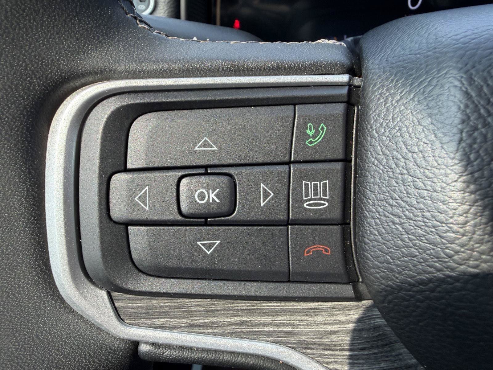 Used 2024 Jeep Wagoneer L Series II w/ Flexible Seating Group AWD/4WD image 15