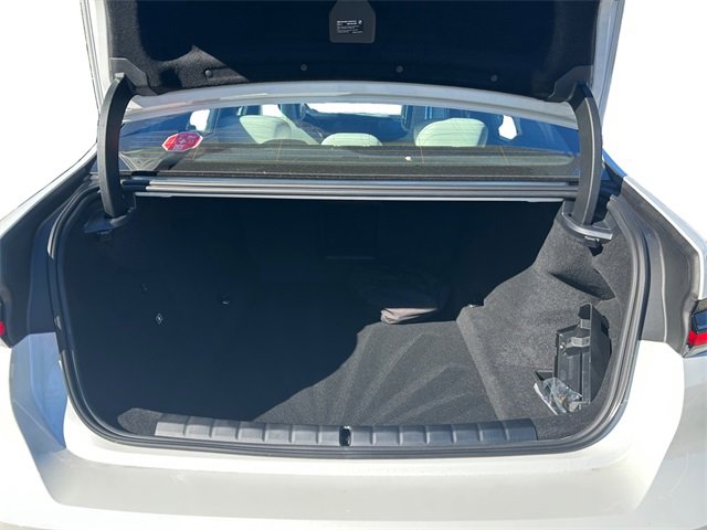 New 2026 BMW 750e xDrive image 19