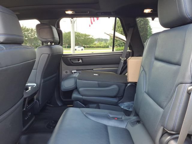 Used 2025 Toyota Sequoia Platinum AWD/4WD image 7