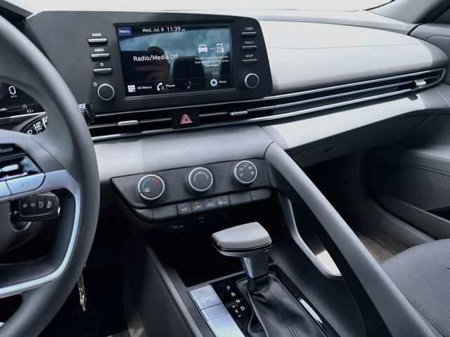 Used 2021 Hyundai Elantra SE FWD image 26