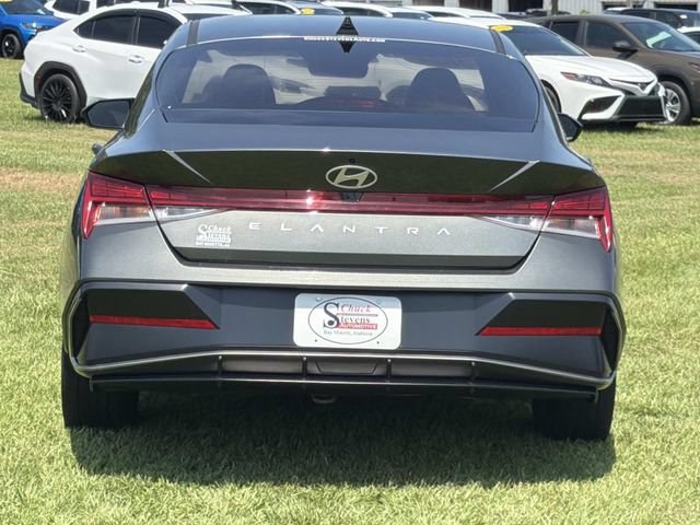 Used 2024 Hyundai Elantra SEL w/ Convenience Package FWD image 8