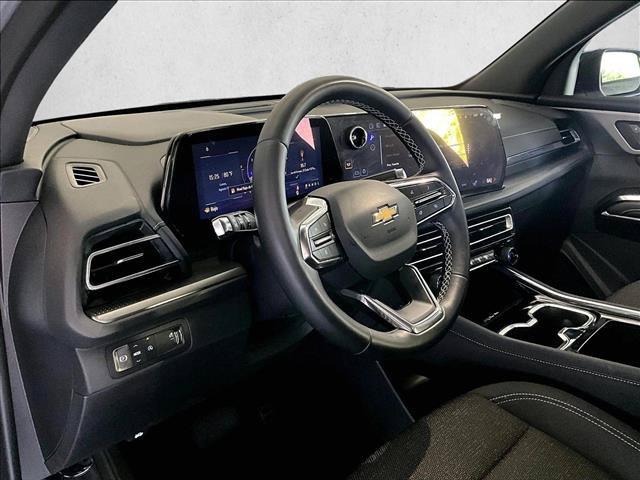 Used 2025 Chevrolet Traverse LT FWD image 14
