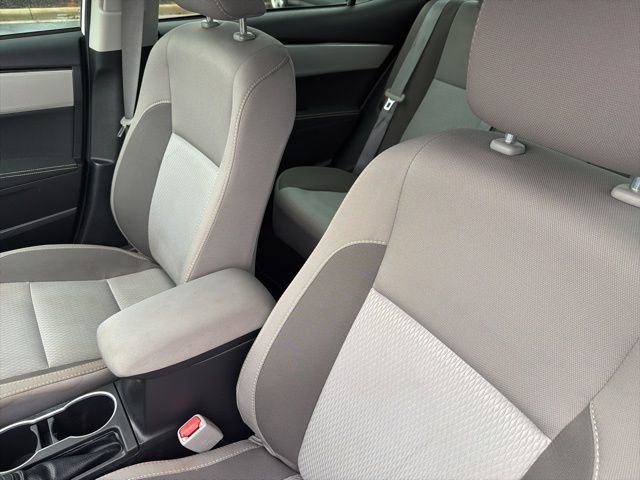 Used 2019 Toyota Corolla LE image 12