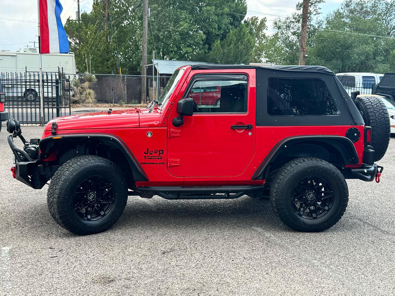 Used 2016 Jeep Wrangler Sport w/ Connectivity Group AWD/4WD image 4