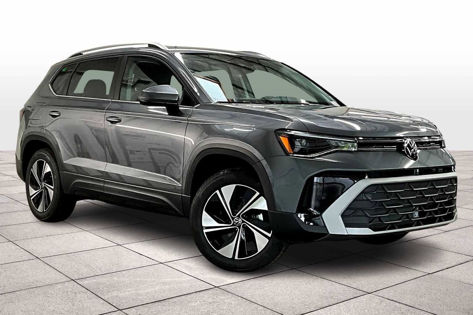 New 2026 Volkswagen Taos SE image 2
