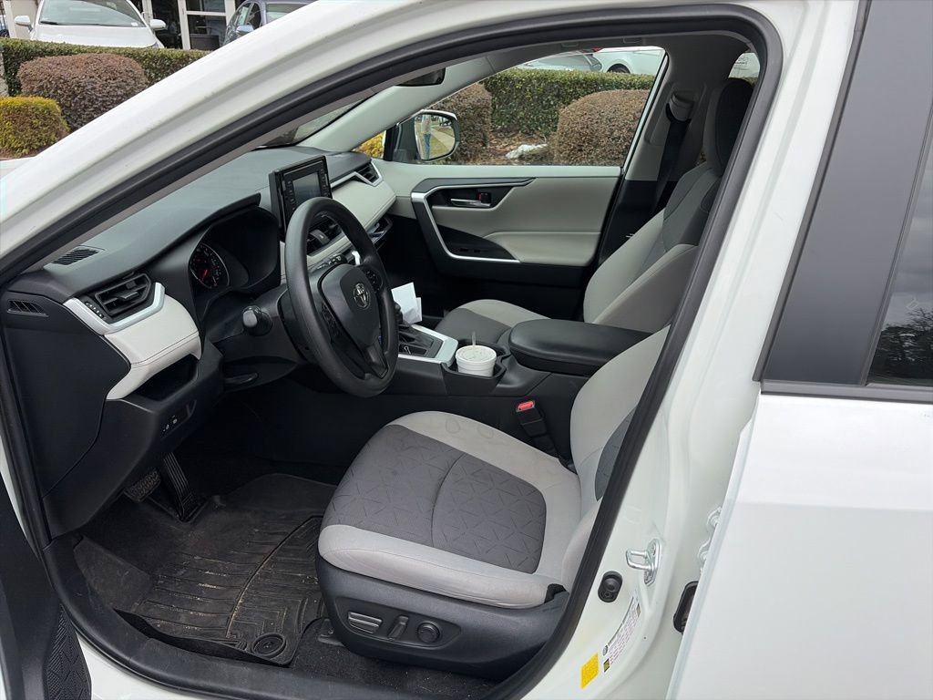 Used 2021 Toyota RAV4 XLE image 7