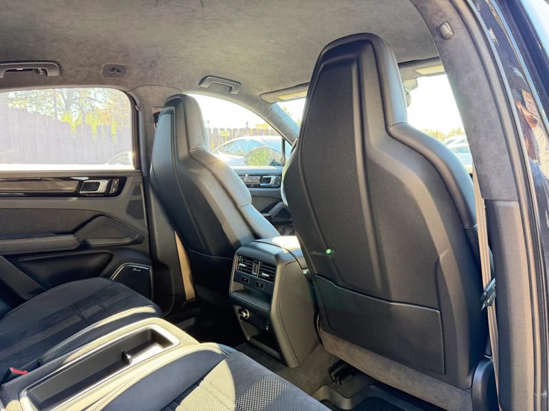 Used 2022 Porsche Cayenne Turbo GT AWD/4WD image 28
