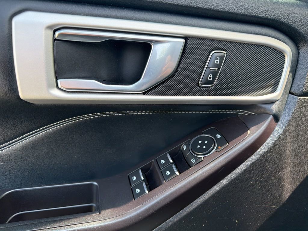 Used 2020 Ford Explorer XLT w/ Equipment Group 202A image 13