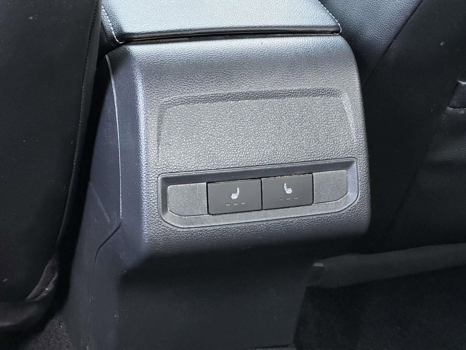 Used 2019 Volkswagen Jetta SE w/ Cold Weather Package FWD image 14