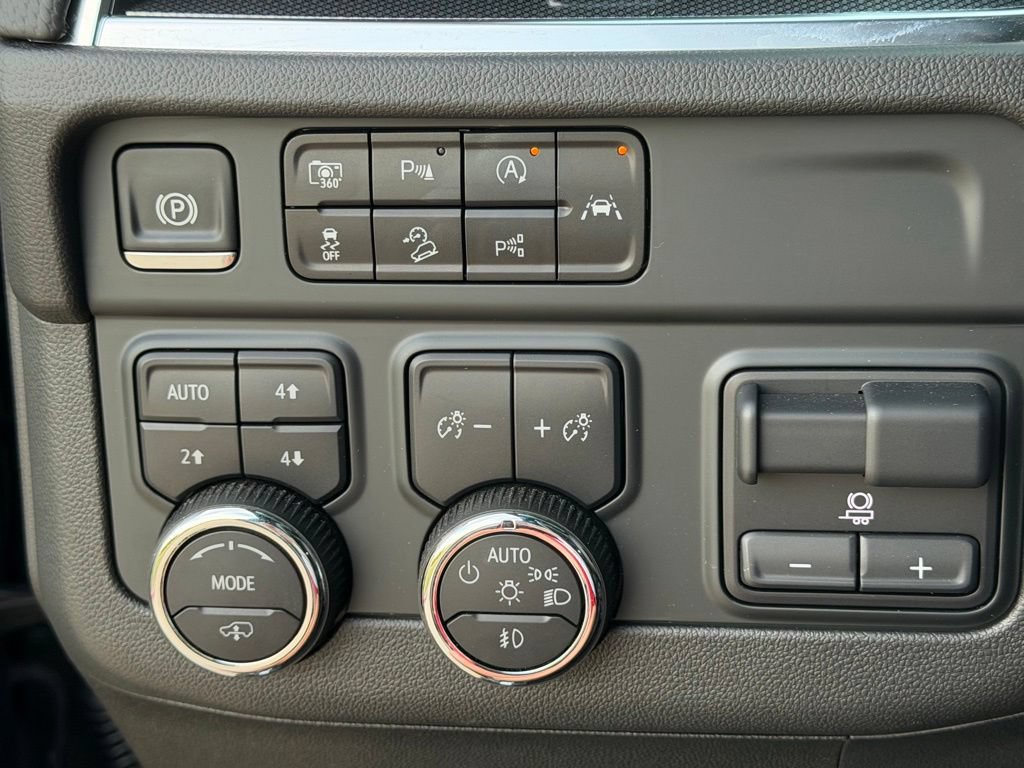 Used 2025 Chevrolet Tahoe RST w/ RST Capability Package AWD/4WD image 32