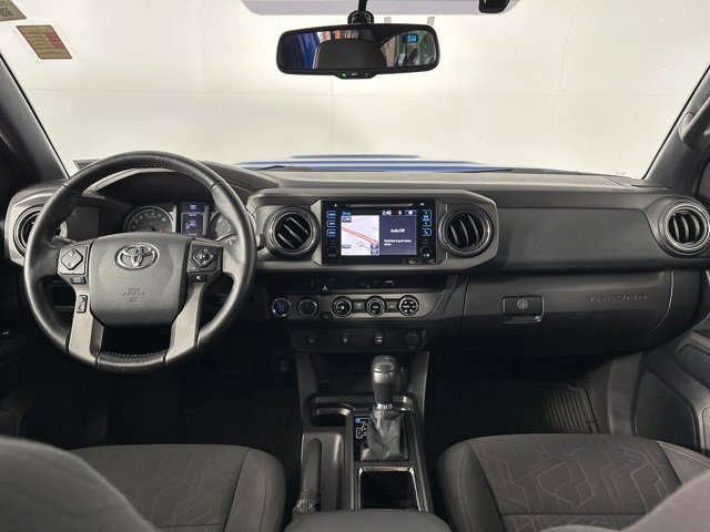 Used 2016 Toyota Tacoma TRD Sport image 11