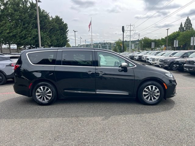 Used 2023 Chrysler Pacifica Limited FWD image 8