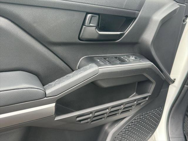 Certified 2025 Toyota Tacoma SR5 AWD/4WD image 18