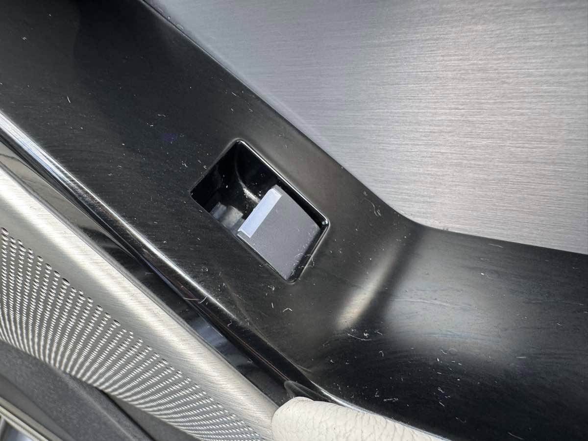 Used 2020 Land Rover Range Rover Velar R-Dynamic S image 39