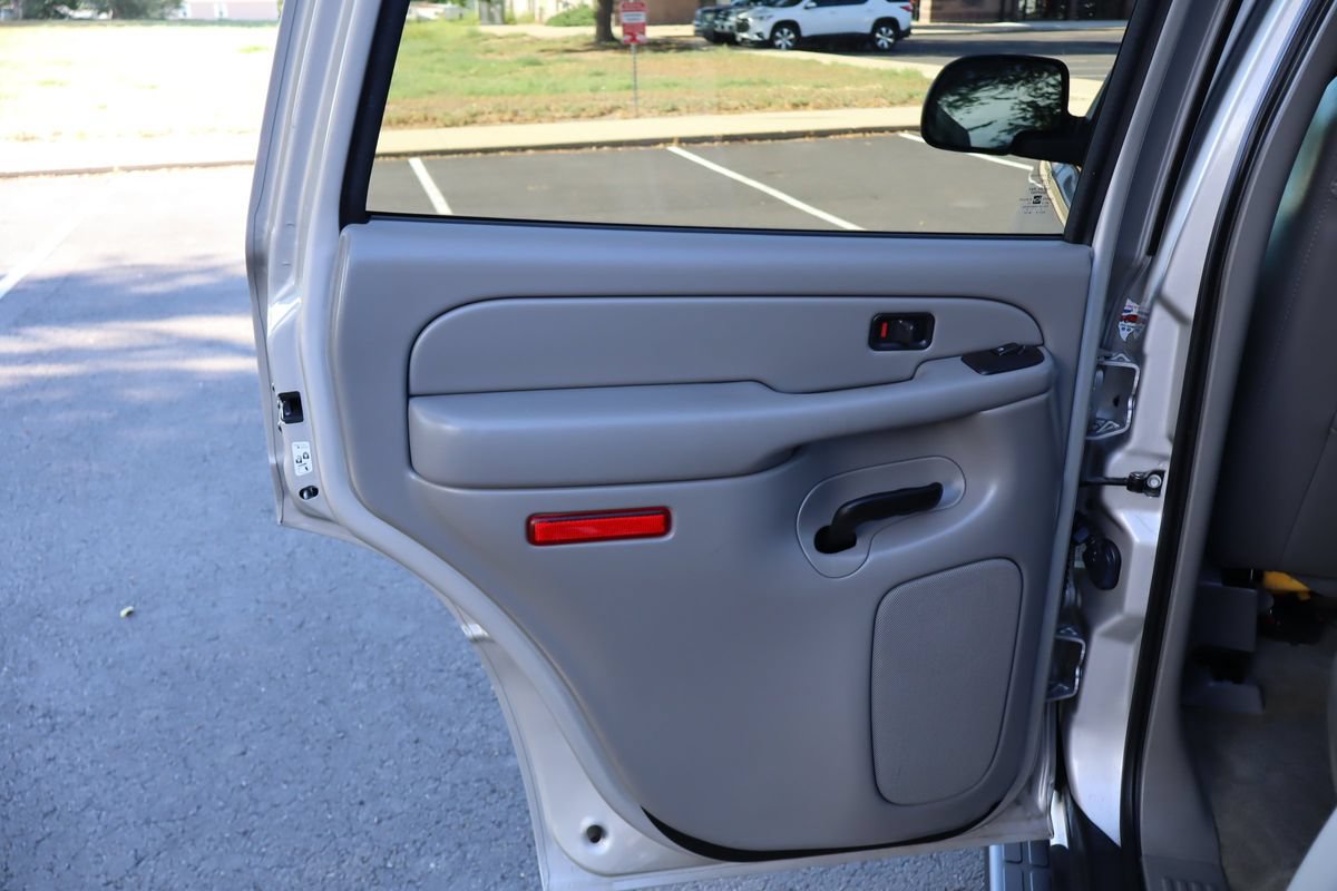Used 2005 GMC Yukon SLT w/ SLT Preferred Equipment Group AWD/4WD image 26