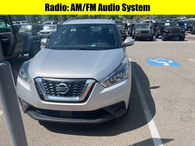 Used 2020 Nissan Kicks SV image 2