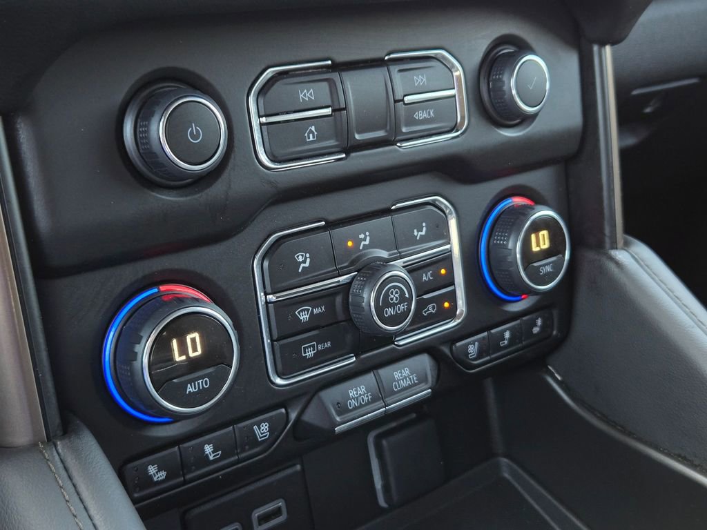 Used 2024 Chevrolet Suburban High Country w/ Premium Package image 21