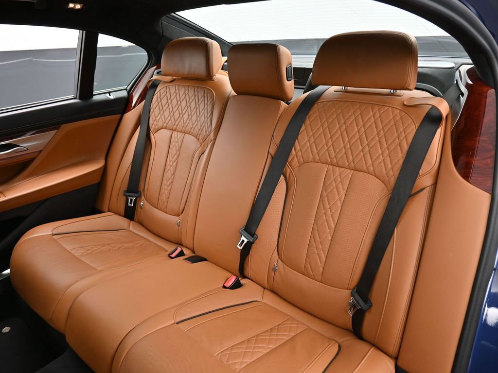 Used 2022 BMW ALPINA B7 xDrive w/ Luxury Rear Seating Package AWD/4WD image 28