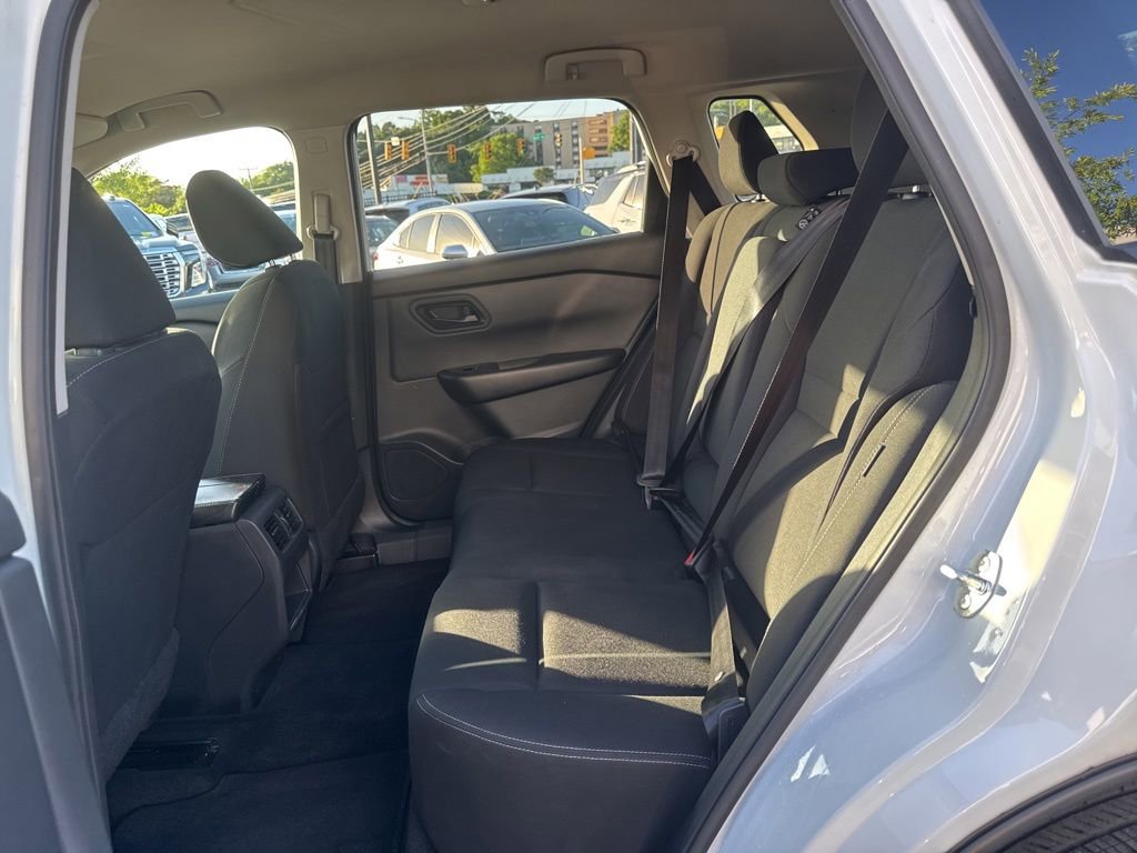 Used 2024 Nissan Rogue S AWD/4WD image 22