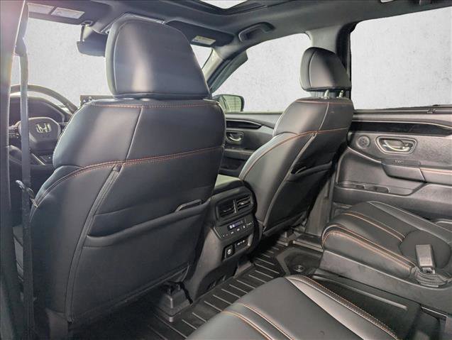 Used 2025 Honda Pilot TrailSport image 19