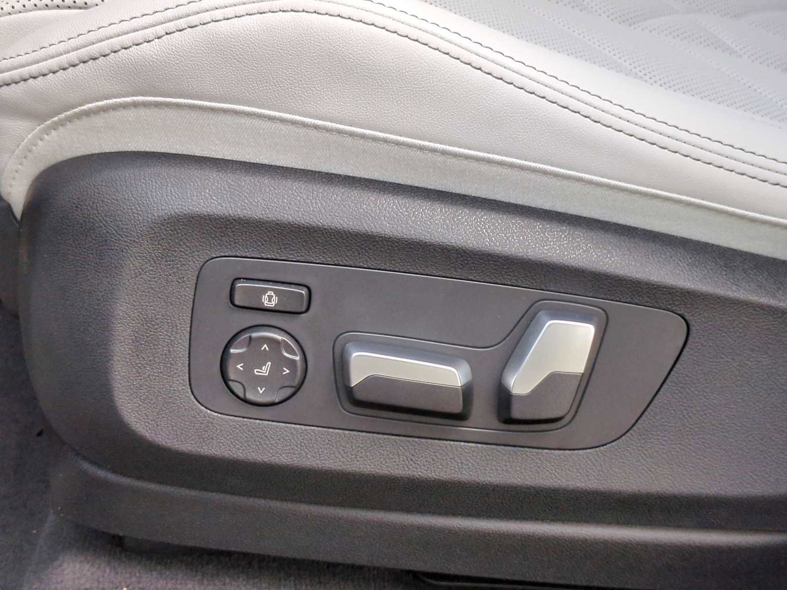 New 2026 BMW X5 xDrive40i w/ M Sport Package image 17