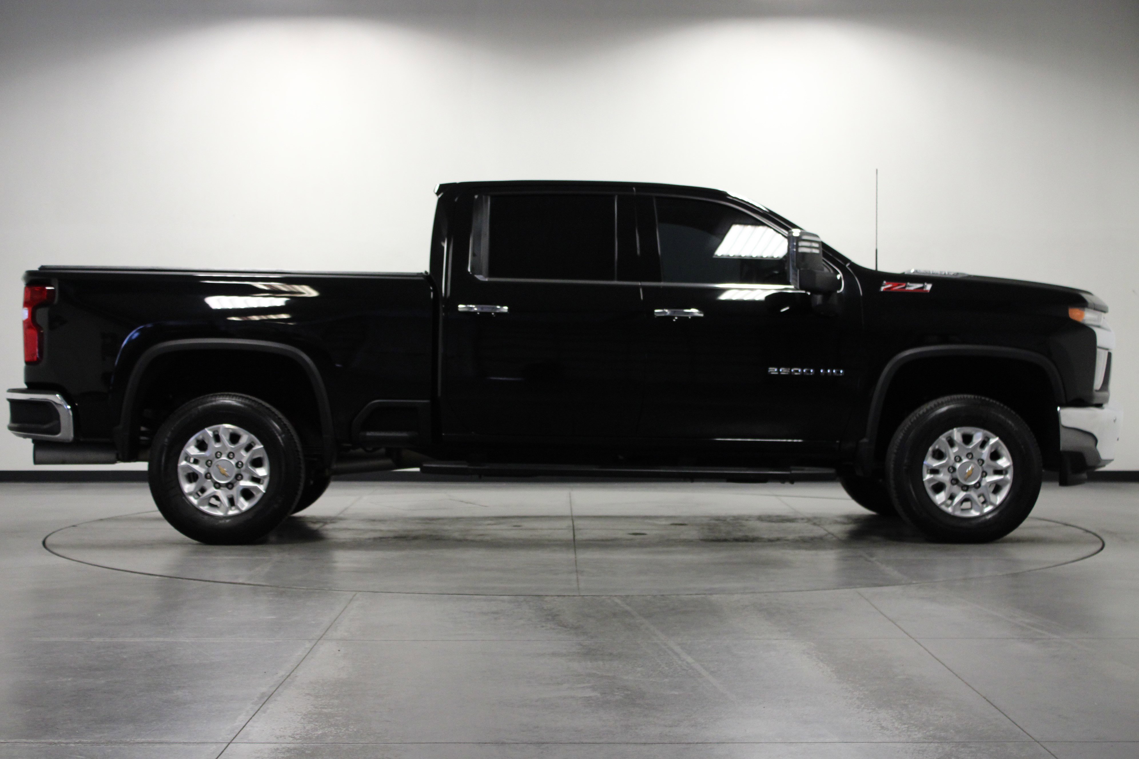 Used 2022 Chevrolet Silverado 2500 LTZ w/ LTZ Convenience Package image 3