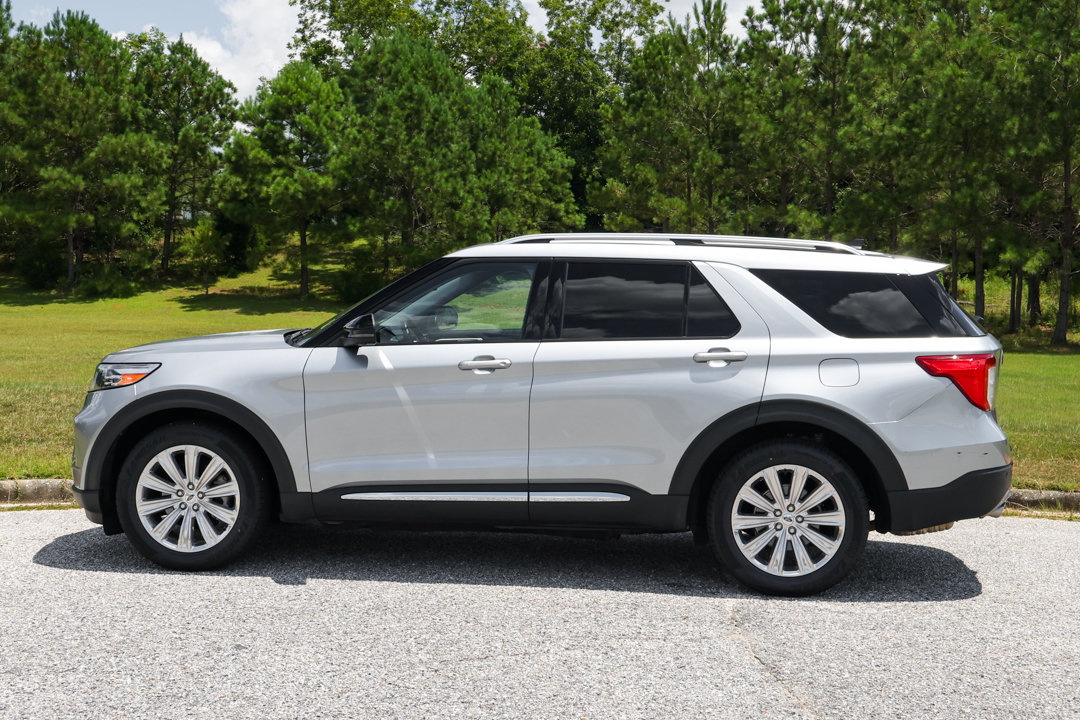 Used 2023 Ford Explorer Limited w/ Equipment Group 301A RWD image 8