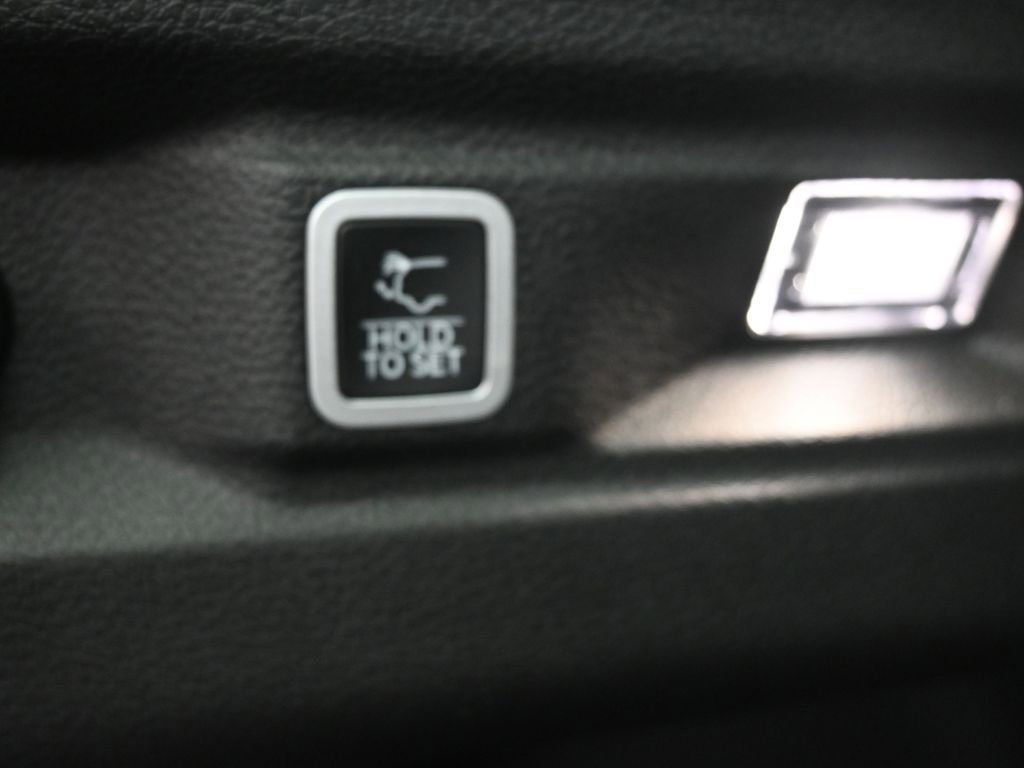New 2025 Jeep Grand Cherokee L Altitude RWD image 15